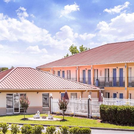 Days Inn By Wyndham Augusta Wheeler Road Bagian luar foto