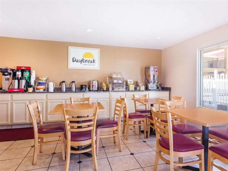 Days Inn By Wyndham Augusta Wheeler Road Bagian luar foto