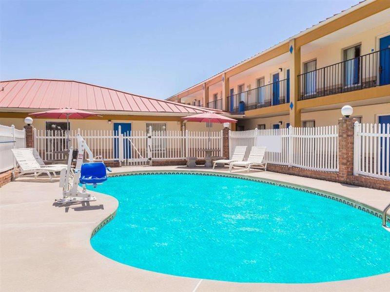 Days Inn By Wyndham Augusta Wheeler Road Bagian luar foto