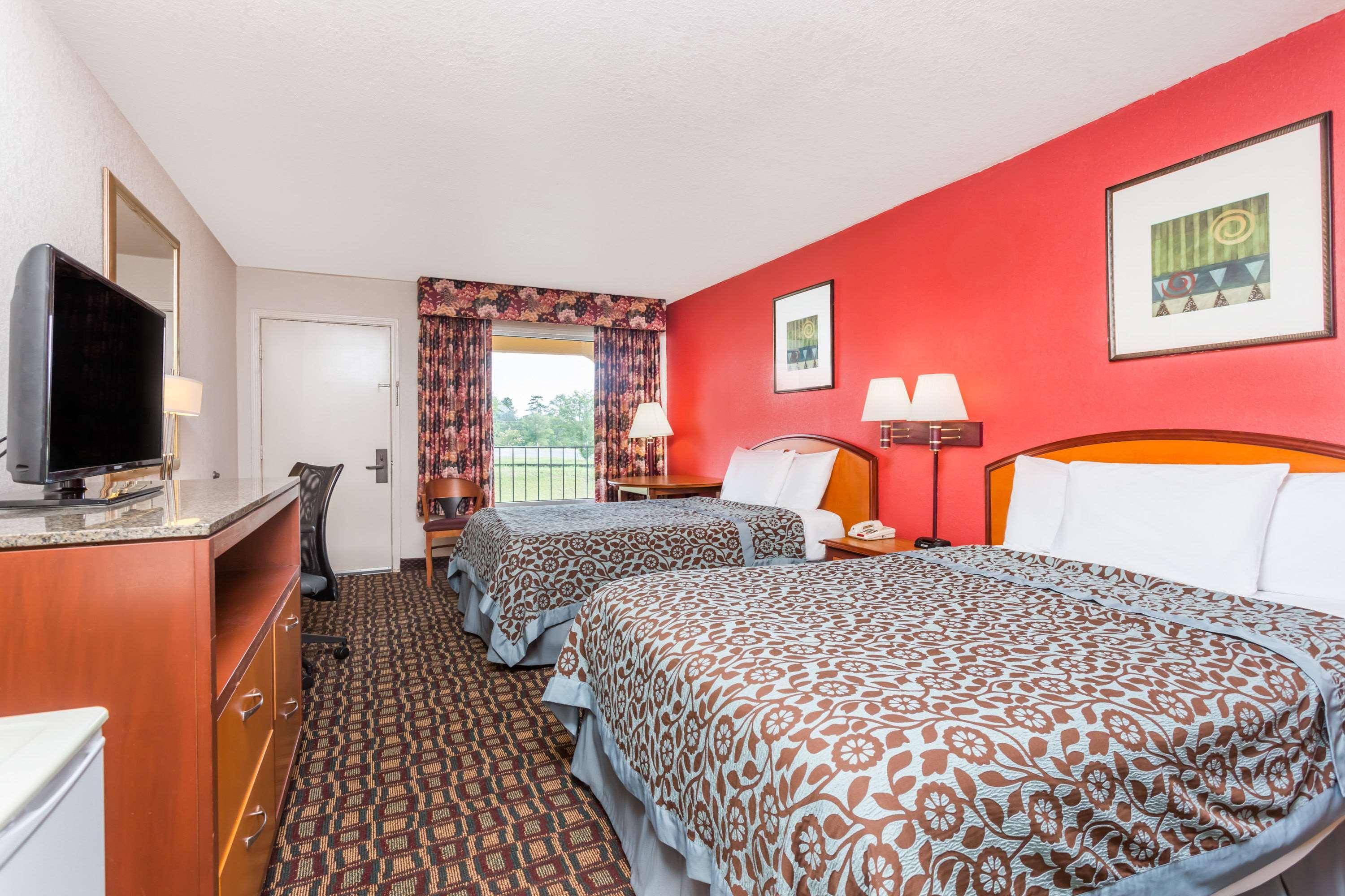 Days Inn By Wyndham Augusta Wheeler Road Bagian luar foto