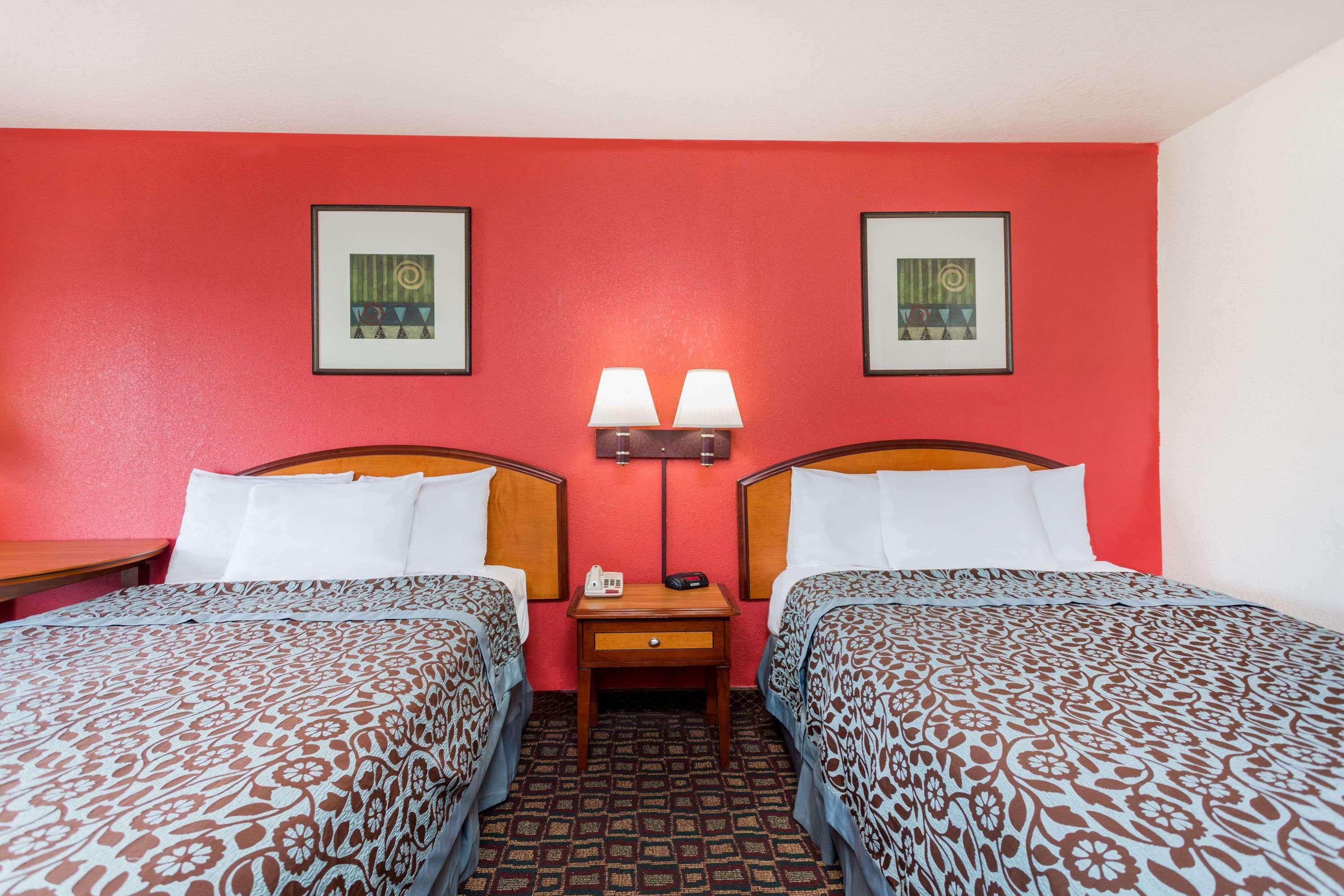 Days Inn By Wyndham Augusta Wheeler Road Bagian luar foto