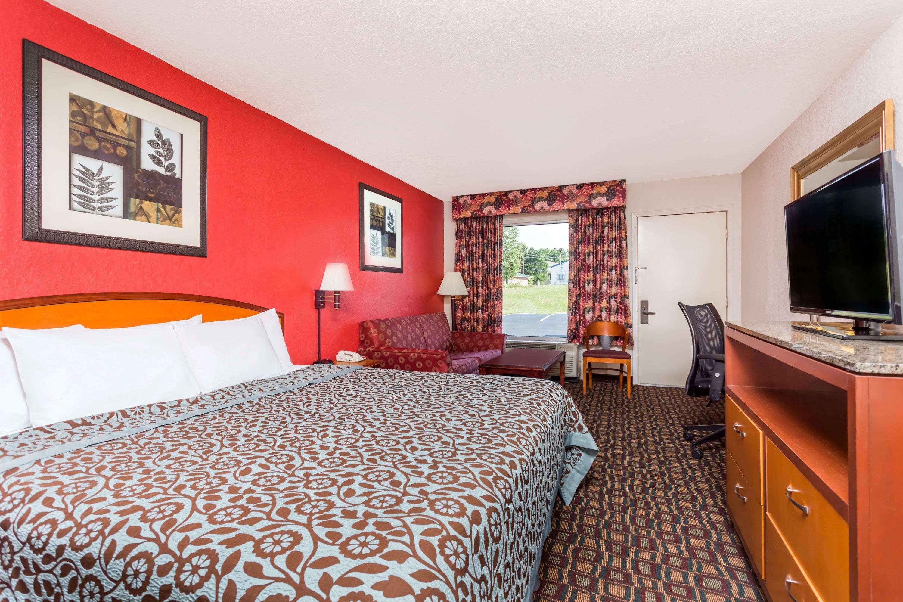 Days Inn By Wyndham Augusta Wheeler Road Bagian luar foto