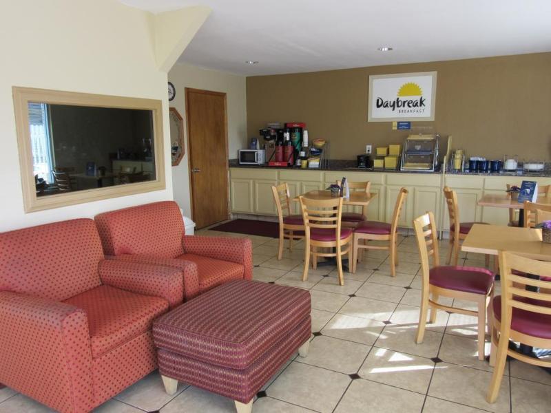 Days Inn By Wyndham Augusta Wheeler Road Bagian luar foto