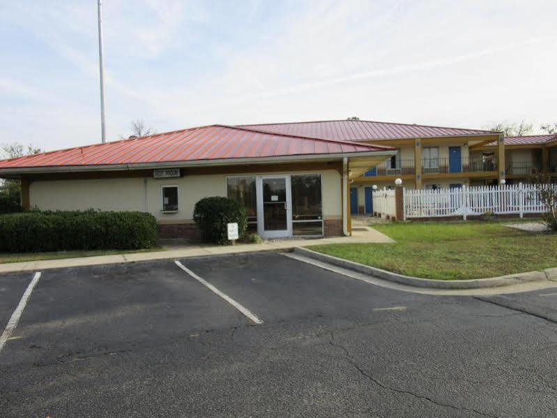 Days Inn By Wyndham Augusta Wheeler Road Bagian luar foto