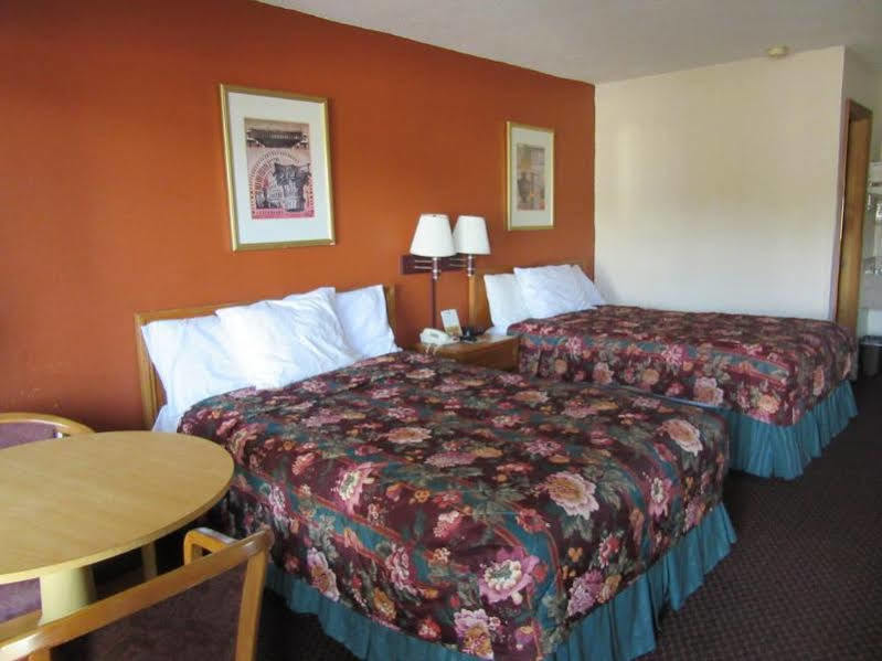 Days Inn By Wyndham Augusta Wheeler Road Bagian luar foto