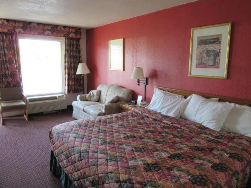 Days Inn By Wyndham Augusta Wheeler Road Bagian luar foto